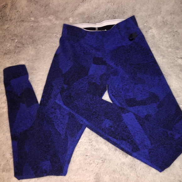 black and blue nike leggings